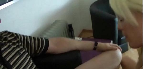 Alter Opa darf junge geile Teeny Maus ficken